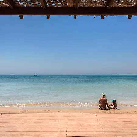 Thalassa Beach Resort Three Bedroom Sea-View Private Pool Apartment דירה Vokolidha