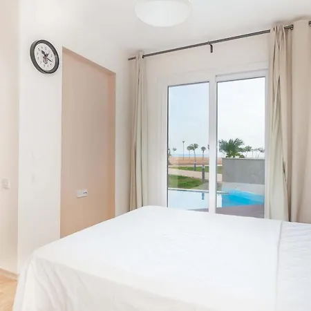 Thalassa Beach Resort Three Bedroom Sea-View Private Pool Apartment Lägenhet *